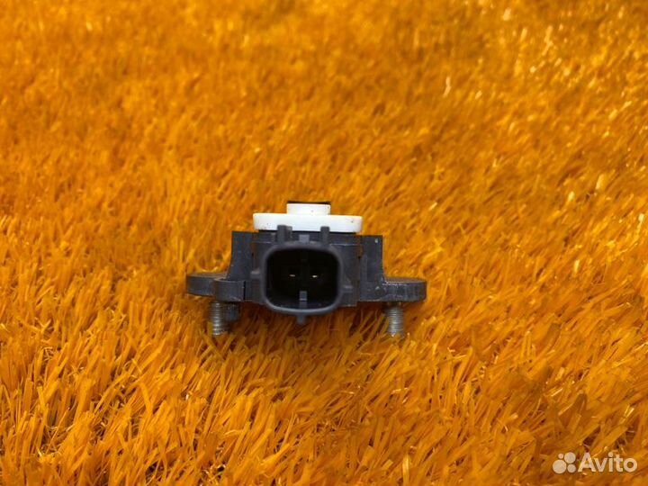 Датчик airbag (удара) передний левый Audi A6