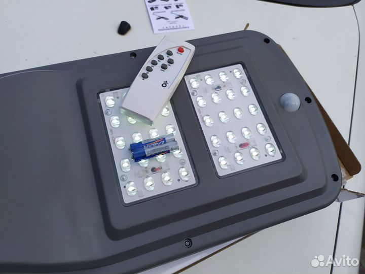 Автономный прожектор на солнечных батареях 40 ватт