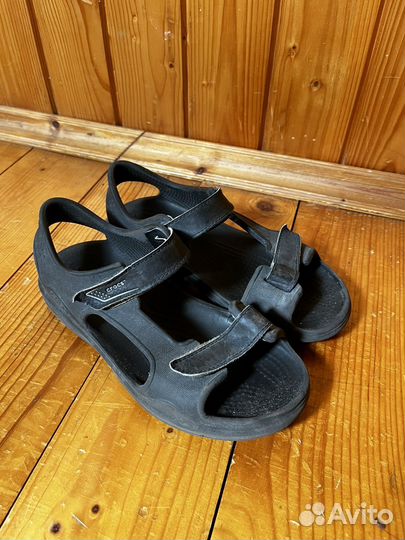 Сандалии crocs j2