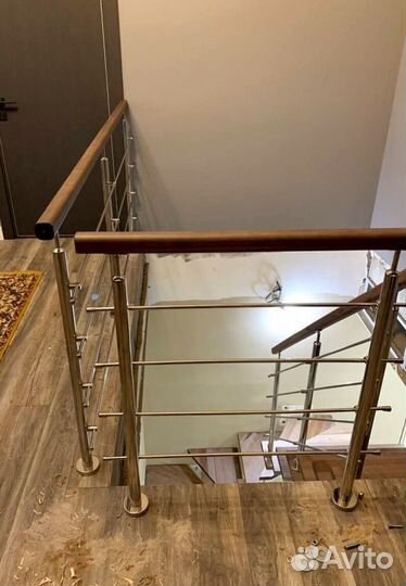 Перила деревянные с монтажем