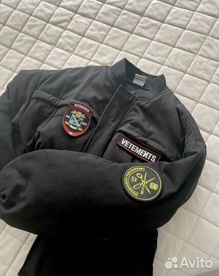 Бомбер vetements police