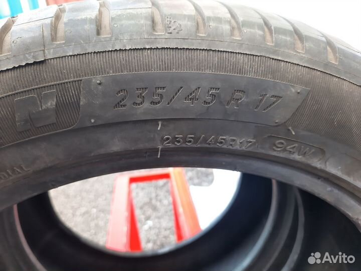 Michelin Primacy 4 235/45 R17