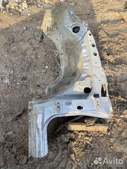 Четверть передний левый Mitsubishi L200