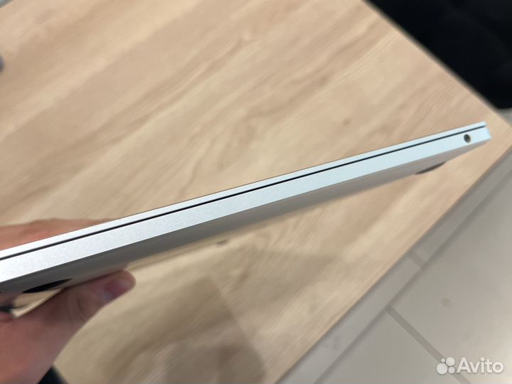 Apple MacBook Pro 13 2019 touchbar 256гб