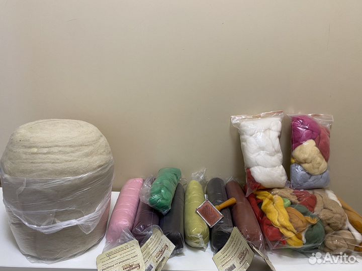 Книга, шерсть для валяния, игла для фелтинга новая