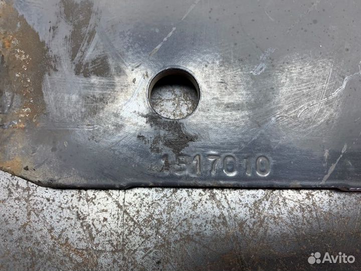 Кронштейн траверсы передний правый Scania R420 4*2