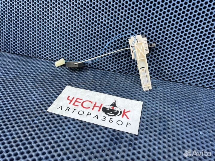 Датчик уровня топлива поплавок Audi Q7 левый