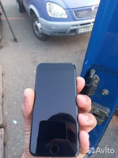 iPhone 8, 64 ГБ