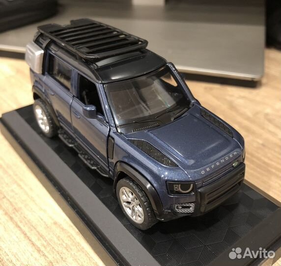 1/43 Land Rover Defender 110