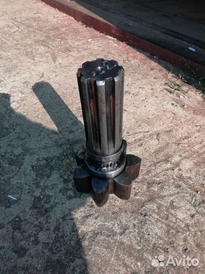 Вал поворотный редуктора (8/24) на грейдер Дз-143