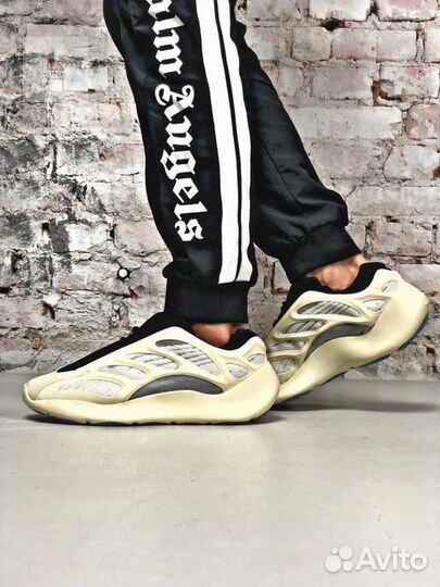 Кроссовки Adidas Yeezy Boost 700 v 3 Р-ры 40-43