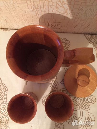 Кувшин с кружками