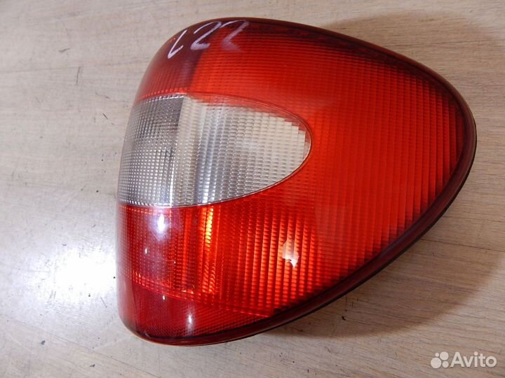 Фонарь задний правый Chrysler Voyager