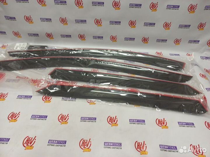 Дефлектора на двери SRX 10-14г. (с хром полосой)