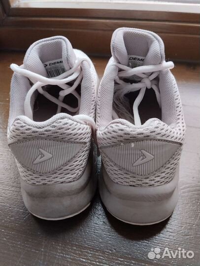 Кроссовки 35