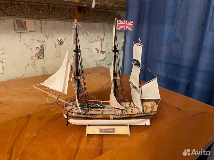 Сборная модель корабля из дерева H.M.S. Bounty