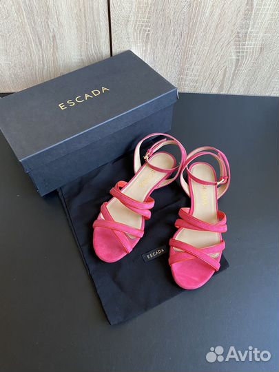 Новые босоножки Escada 36р