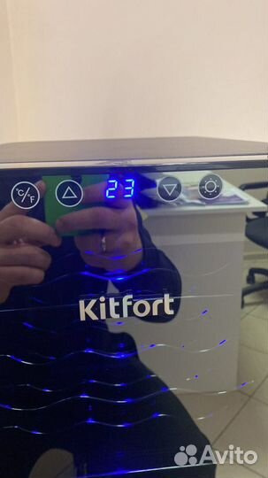 Винный холодильник (шкаф) Kitfort KT-2408