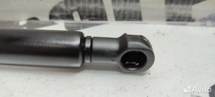 Амортизатор крышки багажника Volkswagen Passat Cc