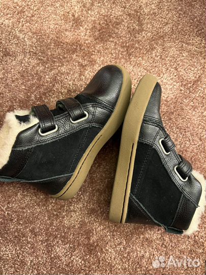 Ботинки на мальчика на меху Ugg