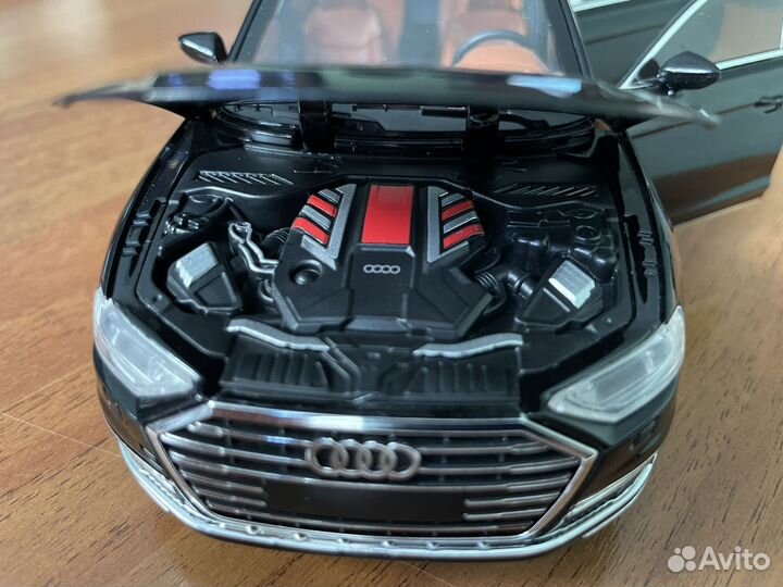 Игрушечная машинка Audi A8