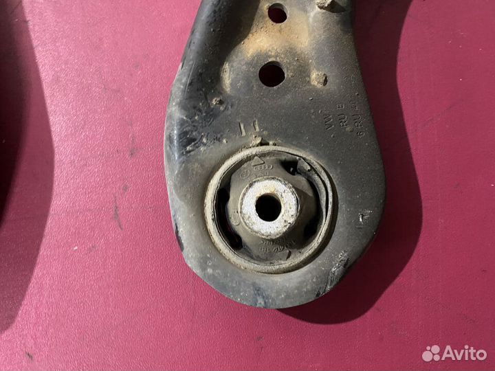 Передний правый рычаг Volkswagen Polo 2011г