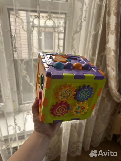 Развивающий кубик сортер