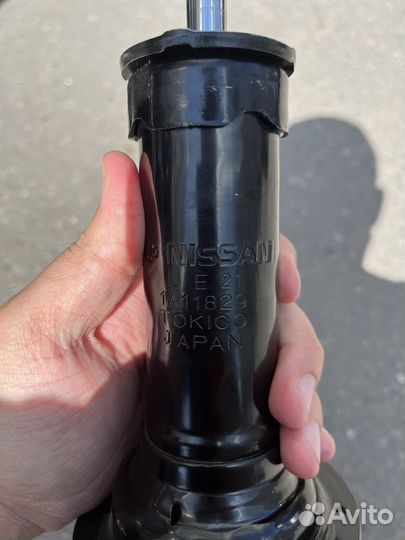 Амортизатор передний правый на Infiniti/Nissan
