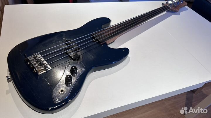 Бас гитара безладовая, кастом