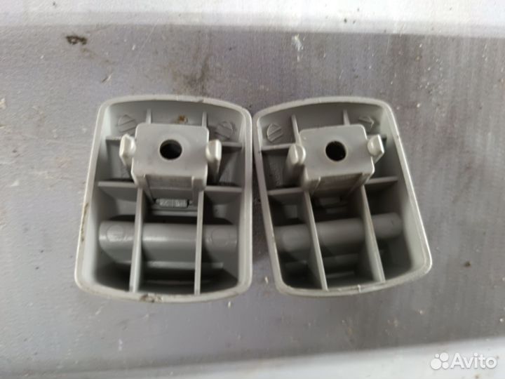 Крючок солнцезащитного козырька Ford Focus 1