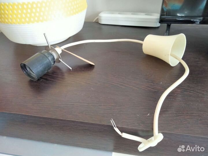 Подвесная лампа с плафоном