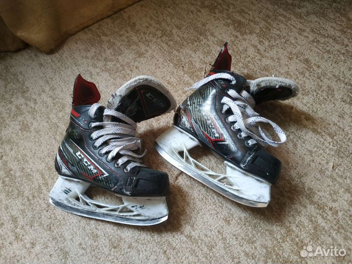 Коньки хоккейные