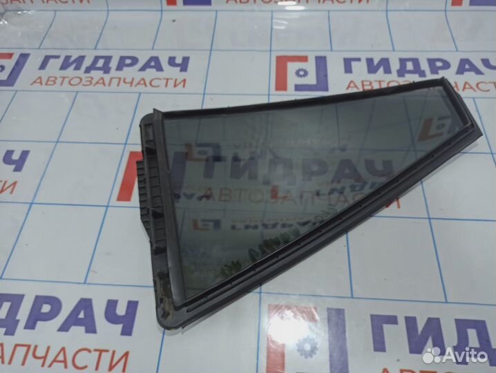Стекло двери задней правой форточка Suzuki Grand V