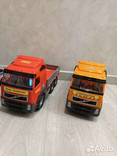 Грузовики+джип полиции