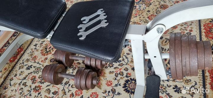 Скамья, стойки, тренажер для ног, штанга, гантели