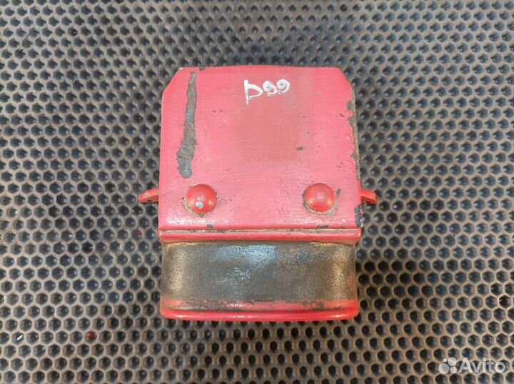 1268400 Проставка стремянки рессоры