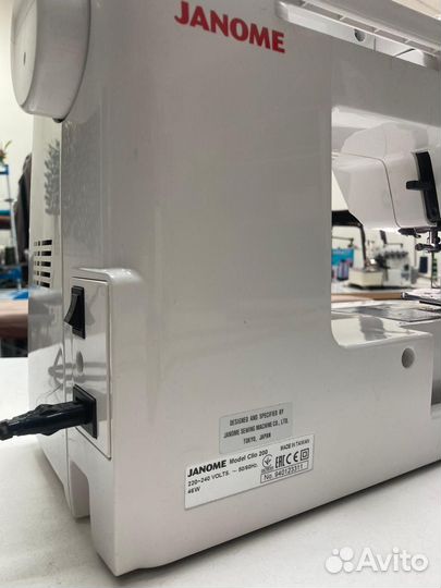 Швейная машина Janome