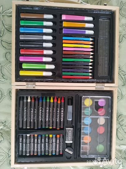 Набор канцтоваров в чемоданчике
