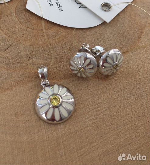 Кулон и серьги