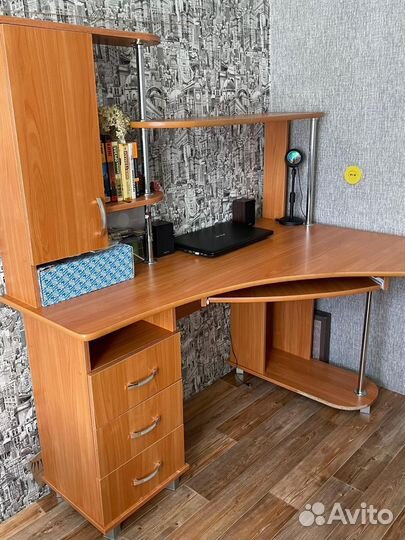 Компьютерный стол