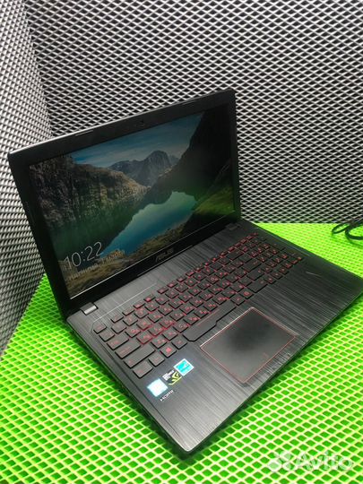Игровой ноутбук Asus i5-7300/8Gb/240SSD1Tb/GTX1050