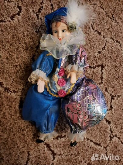 Кукла фарфоровая