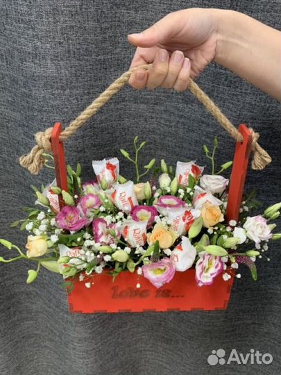 Компазиции с цветами и конфетами