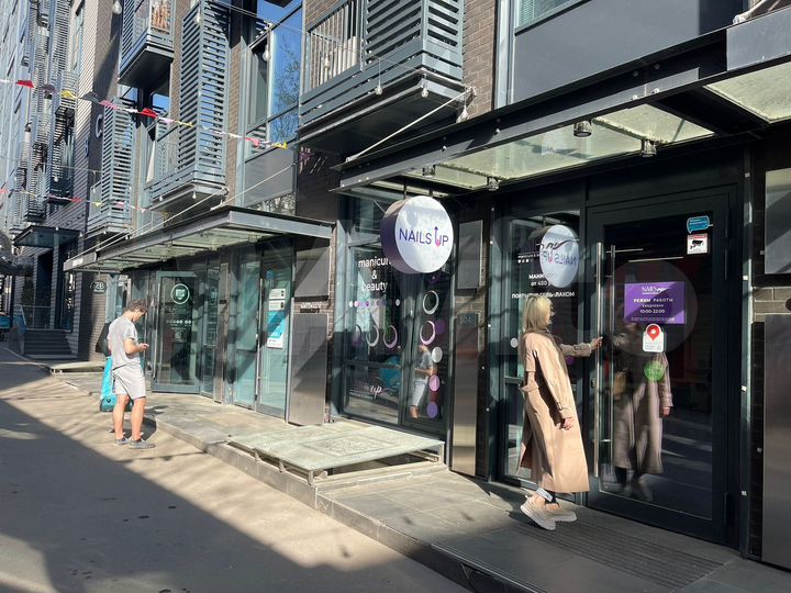 Торговое помещение с арендаторами, 233 м²