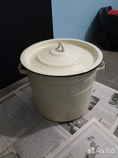 Кастрюли эмалированные продам