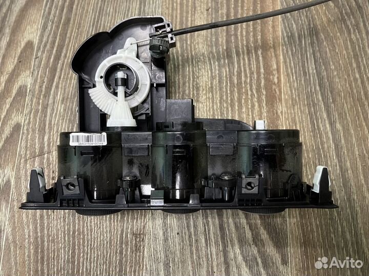 Блок управления отопителем печкой Kia Rio 3