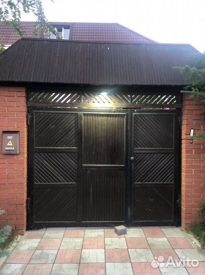 Секционные ворота с калиткой