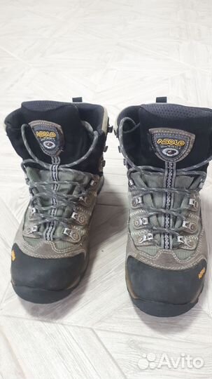 Трекинговые ботинки