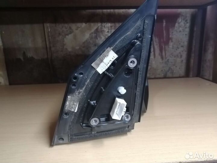 Зеркало заднего вида
