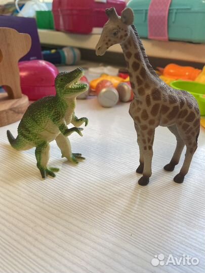 Динозавр, жираф фигурки животных